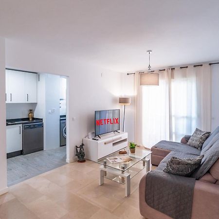 Casa Playa Guadalmar, Beautiful Apartment In Front Of The Sea, Wifi, Ac, Smart Tv, Private Parking Málaga Eksteriør billede