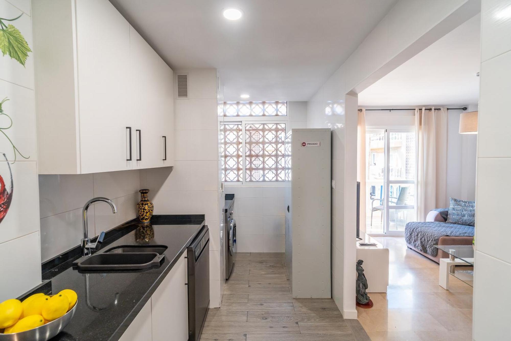 Casa Playa Guadalmar, Beautiful Apartment In Front Of The Sea, Wifi, Ac, Smart Tv, Private Parking Málaga Eksteriør billede