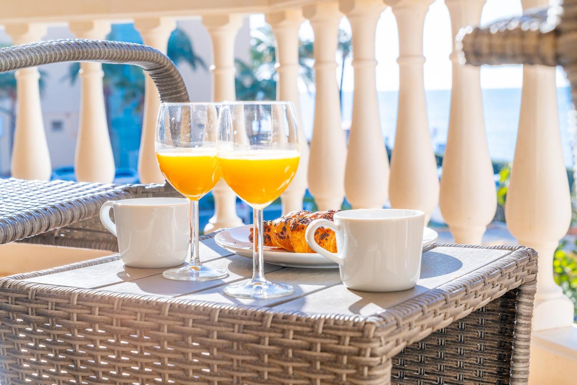 Casa Playa Guadalmar, Beautiful Apartment In Front Of The Sea, Wifi, Ac, Smart Tv, Private Parking Málaga Eksteriør billede