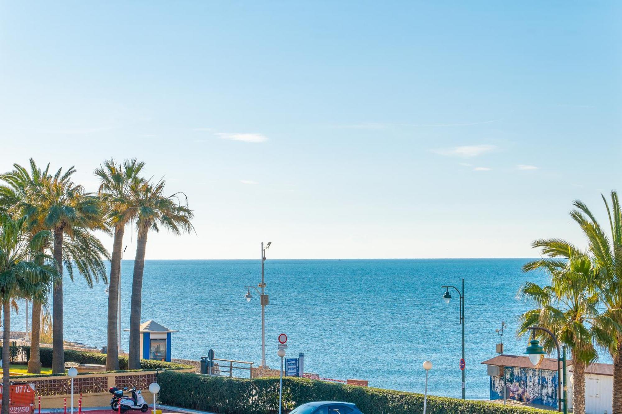 Casa Playa Guadalmar, Beautiful Apartment In Front Of The Sea, Wifi, Ac, Smart Tv, Private Parking Málaga Eksteriør billede