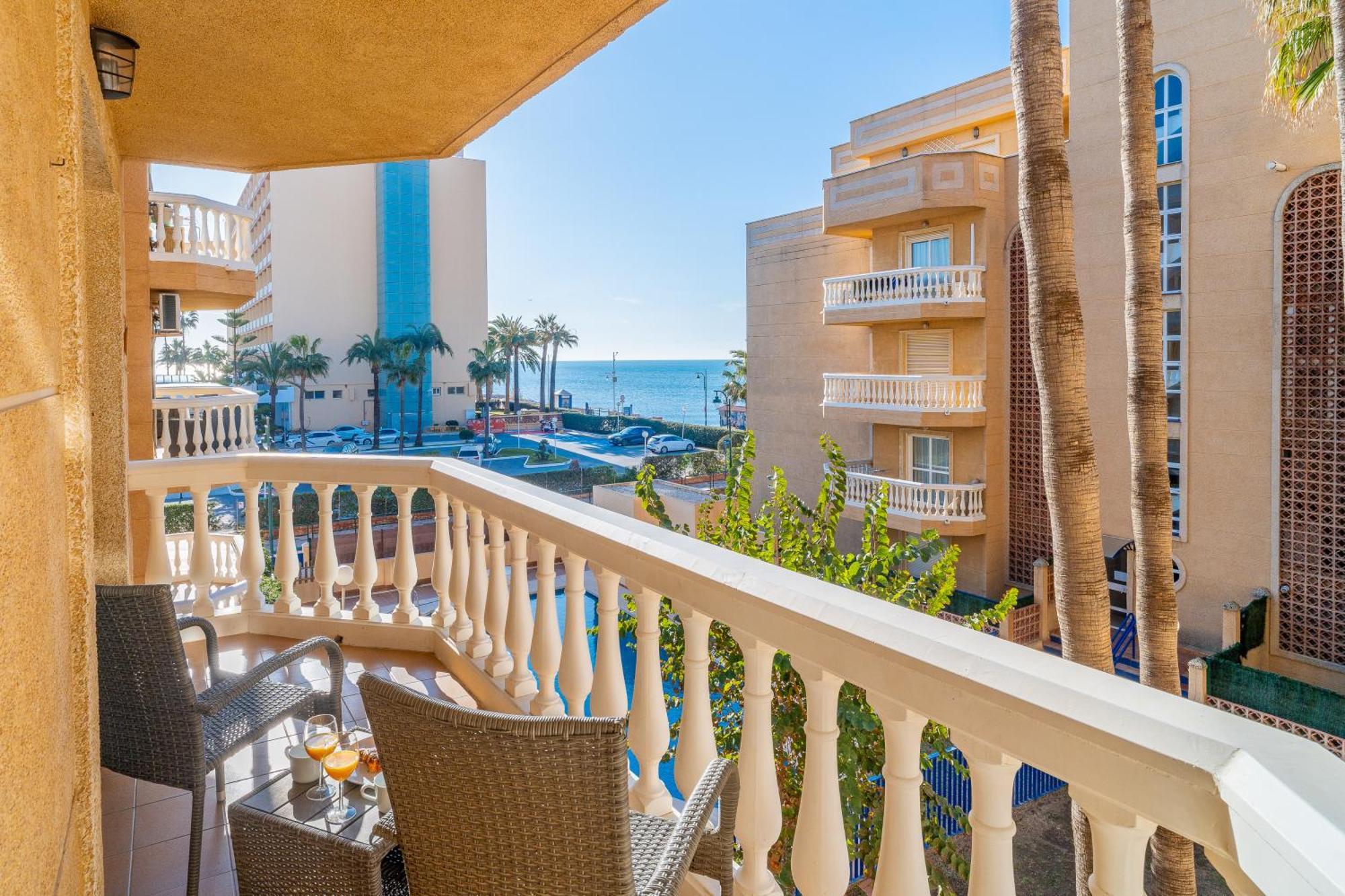 Casa Playa Guadalmar, Beautiful Apartment In Front Of The Sea, Wifi, Ac, Smart Tv, Private Parking Málaga Eksteriør billede