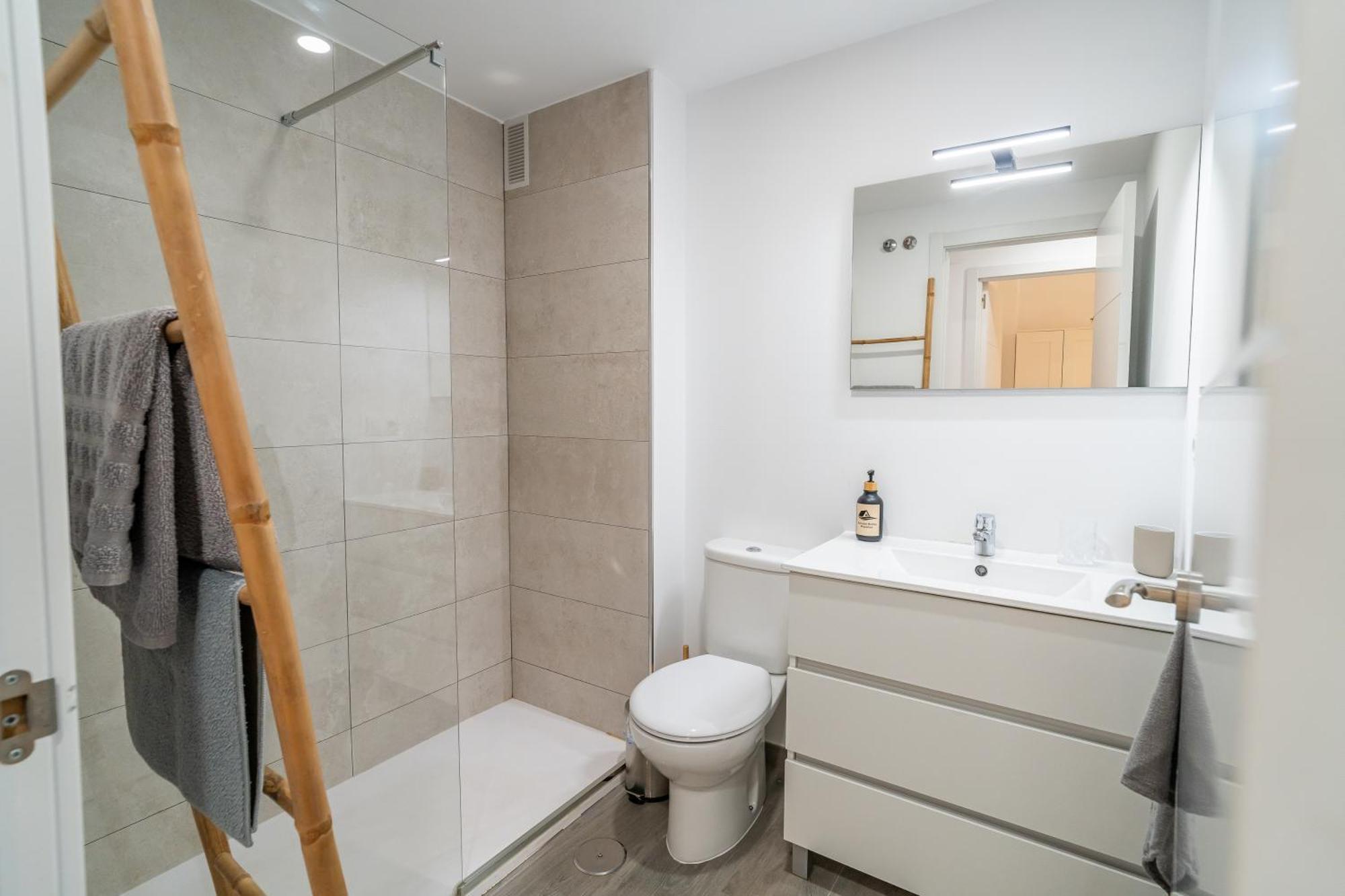 Casa Playa Guadalmar, Beautiful Apartment In Front Of The Sea, Wifi, Ac, Smart Tv, Private Parking Málaga Eksteriør billede