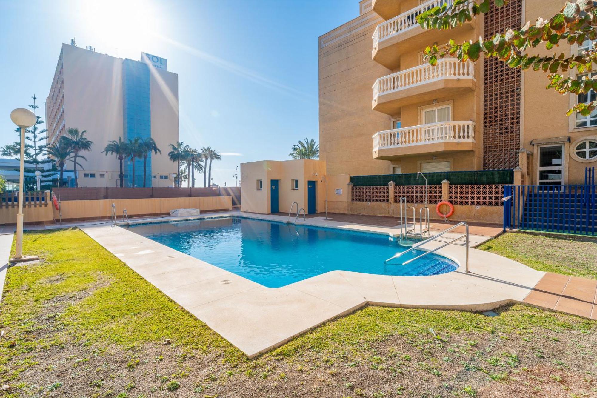 Casa Playa Guadalmar, Beautiful Apartment In Front Of The Sea, Wifi, Ac, Smart Tv, Private Parking Málaga Eksteriør billede